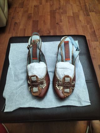 Zapatos de tacón abierto Sachelle.Sin estrenar