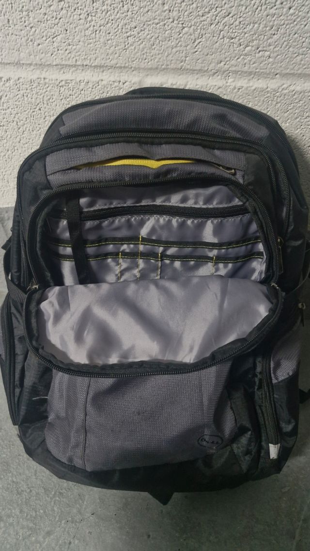Mochila Dell impermeable gris y negra