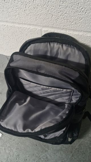 Mochila Dell impermeable gris y negra