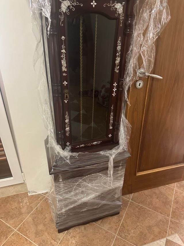 Relógio de pé em madeira clássico