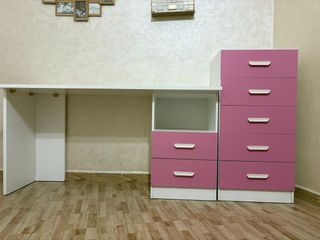 Escritorio y cajonera rosa y blanco como nuevo