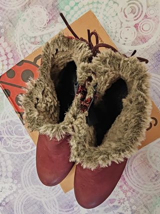 Botines Yokono Burdeos con Pelito