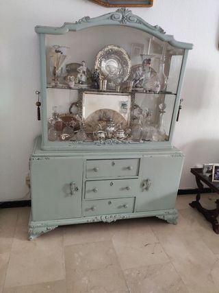 Vitrina antigua pintada verde