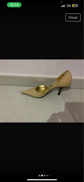 Scarpe con tacco, colore beige. 
