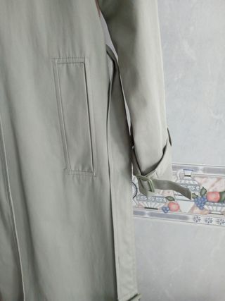 Gabardina Stradivarius verde