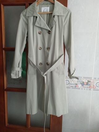 Gabardina Stradivarius verde