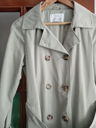Gabardina Stradivarius verde