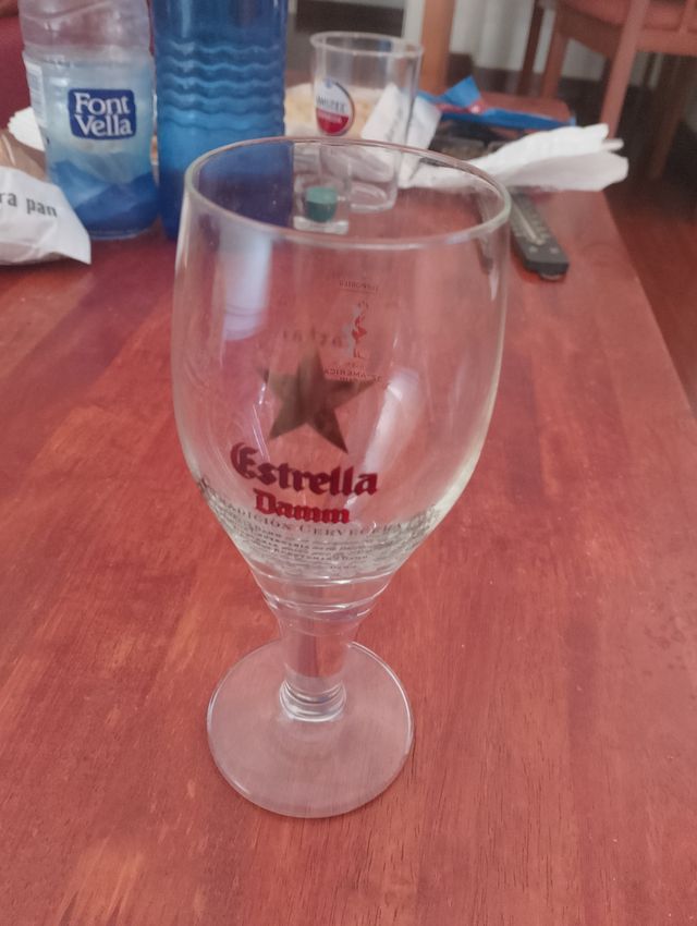 Jarra Cerveza Estrella Damm Vidrio son 7 copas