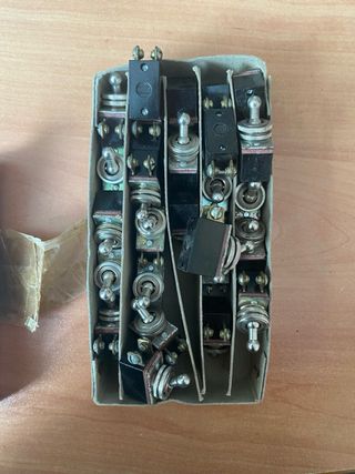 Interruptor empotrable BJC según fotos.