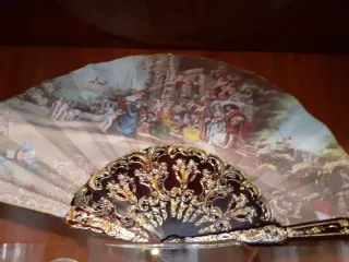 Abanico antiguo decorado