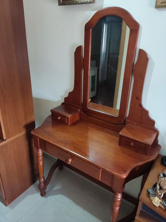Mueble tocador de madera maciza