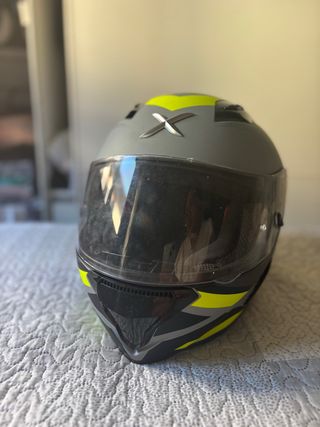 Casco de Moto Gris y Amarillo