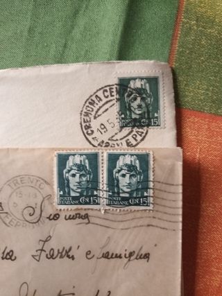 Francobolli verdi su busta turrita