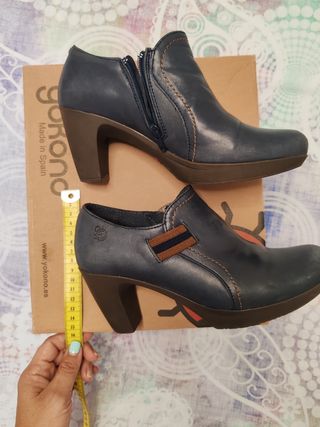 Zapato botín azul marino Yokono