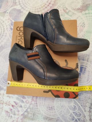 Zapato botín azul marino Yokono