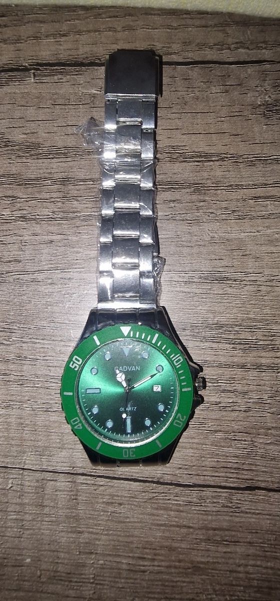 Reloj CADVAN Verde y Plateado