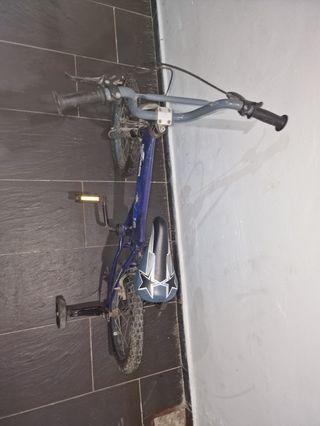 Bicicleta Infantil Bomber 16 con Ruedines