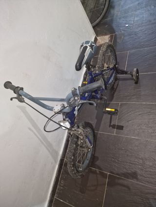 Bicicleta Infantil Bomber 16 con Ruedines