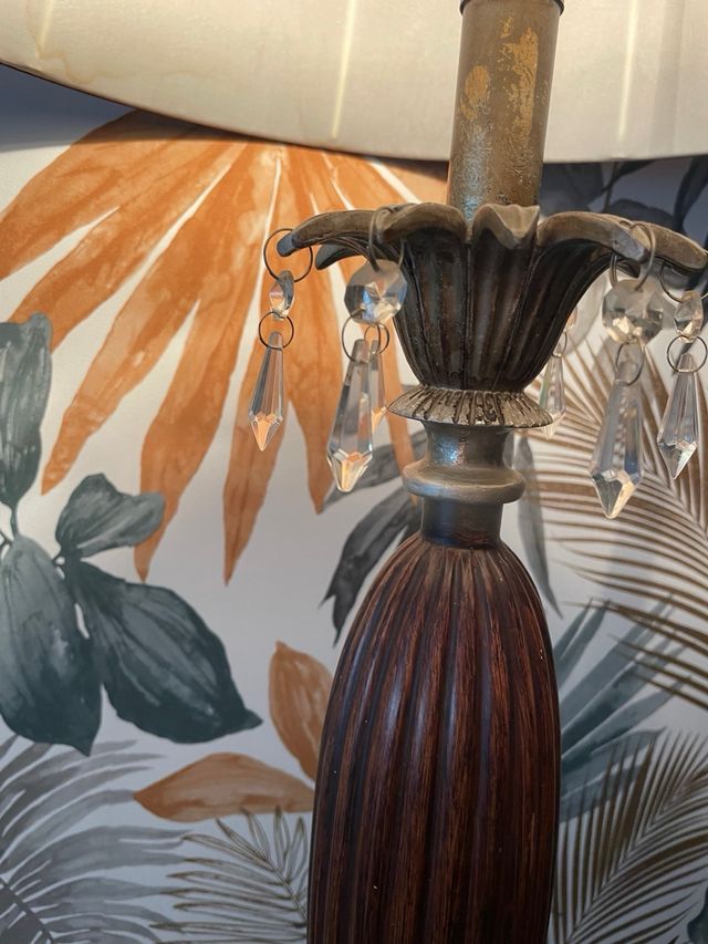 Lámpara de mesa marrón y multicolor