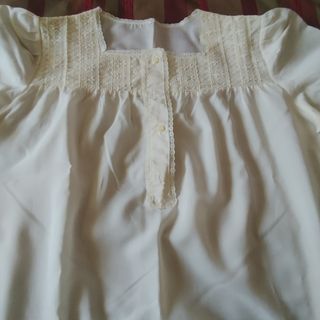 Camisón de encaje bordado