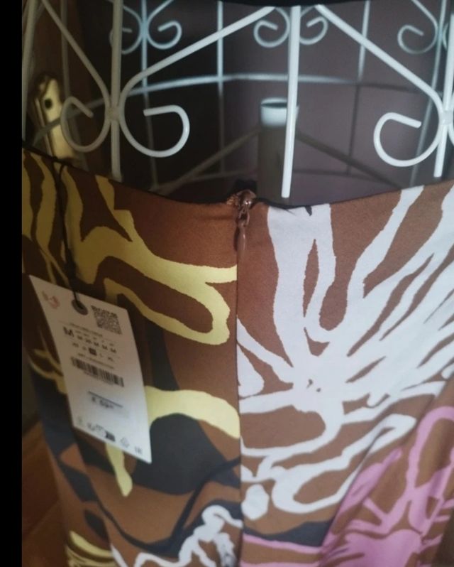 Falda larga asimétrica con vuelo