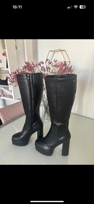 Botas altas negras con plataforma 