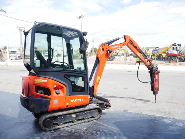 Mini excavadora Kubota KX019-4 con martillo