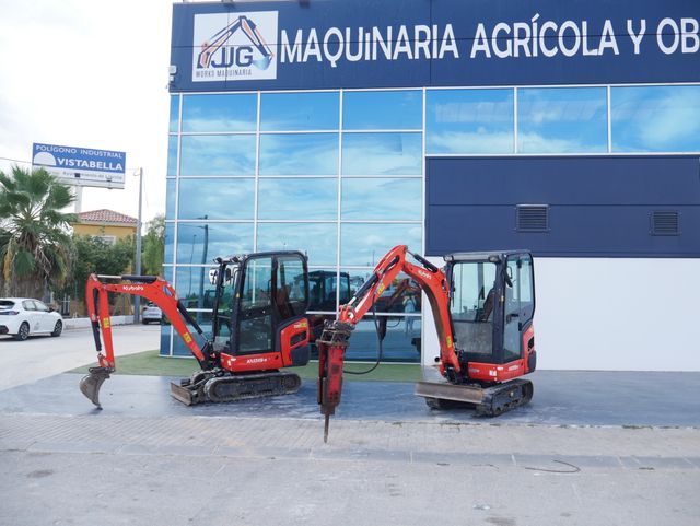 Mini excavadora Kubota KX019-4 con martillo