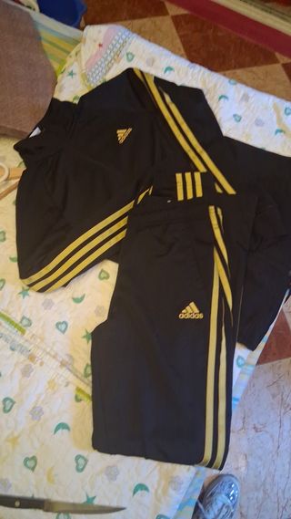 Chándal Adidas Negro y Dorado Talla S