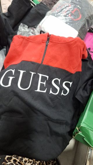 Sudadera Guess Roja y Negra