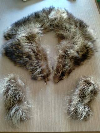 Collo e polsini in pelliccia