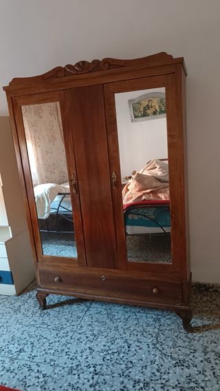 Armario vintage madera con espejos