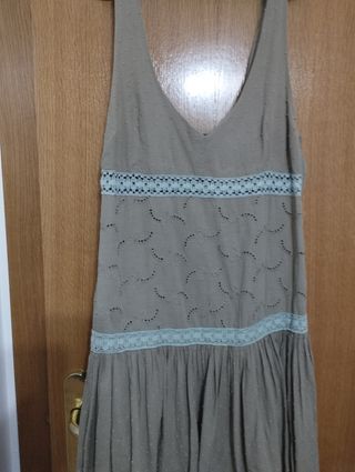 Vestido verde  tela bordado /calada.
