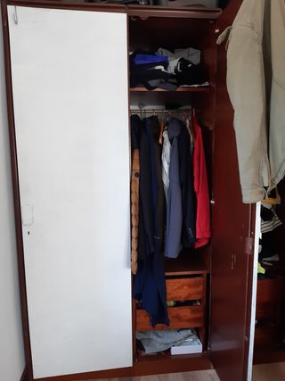 Regalo armario de madera pintado
