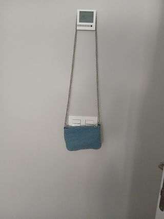 Bolso de cadena azul y plateado