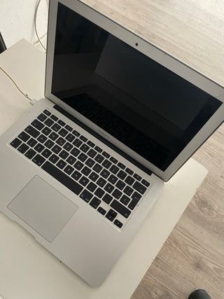 MacBook Air 13 (2017) MQD32Y/A