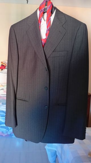 Traje de ceremonia hombre negro a rayas.