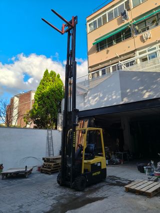 Carretilla elevadora eléctrica 