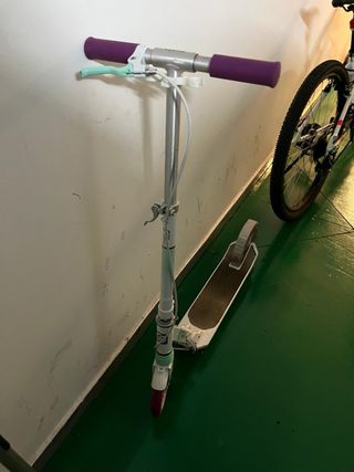 Patinete plegable morado y verde