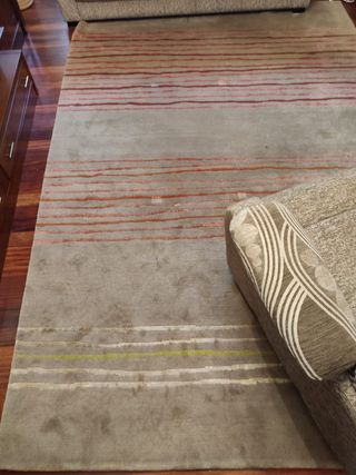 Alfombra de salón beige y rosa