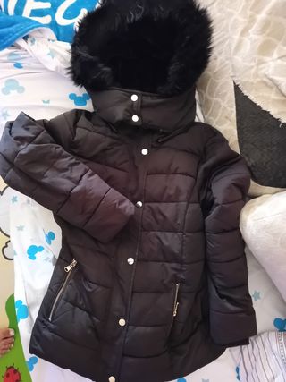 Abrigo negro Stradivarius talla M