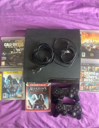 PS3 con 2 controller e 4 giochi