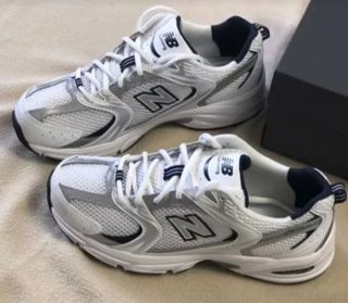 Zapatillas New Balance Blancas y Grises