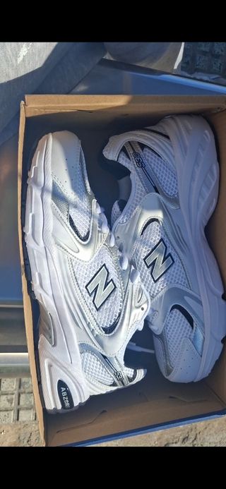 Zapatillas New Balance Blancas y Grises