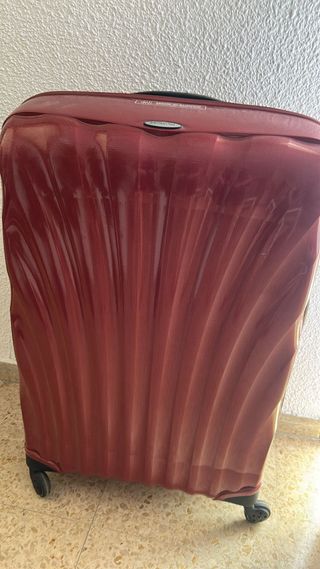 Maleta Samsonite Roja 85x60
Una rueda se sale 