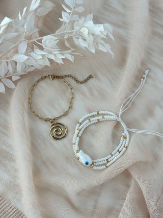 Pulsera Acero y Hilo Dorada