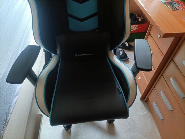 Silla Gamer Newskill Azul ,blanca y Negra