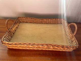 Cesta de mimbre artesanal