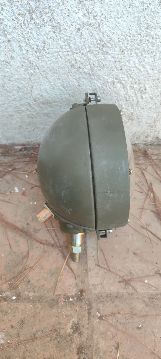 Faro óptica vehículo militar