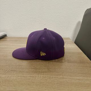 Gorra New Era 59 Fifty Morada y Amarilla